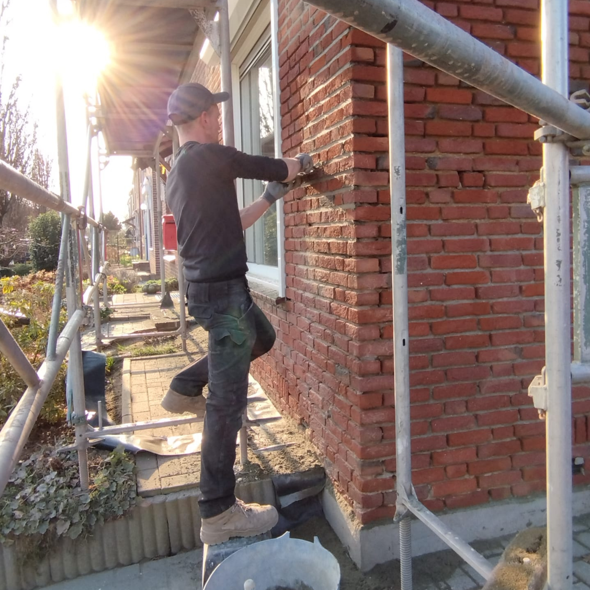 Gevelrestauratie Zuid Limburg. Voegen in het zonnetje